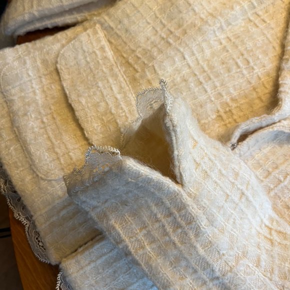 San Remo Cream waffle texture with lace trim, Fits size 8 - Picture 9 of 9